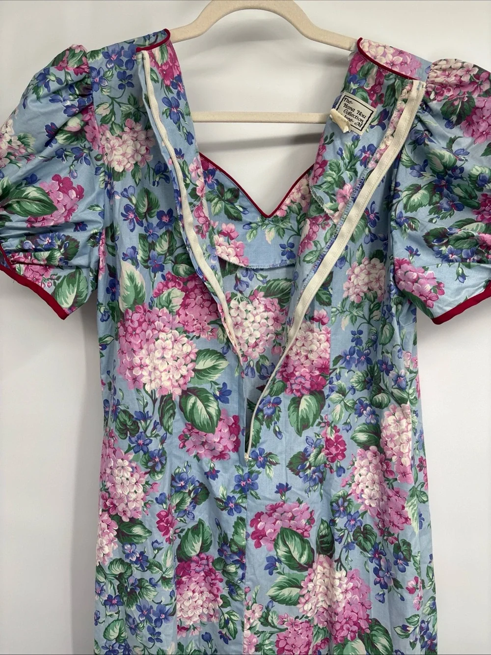Sz 8 Floral Hydrangea Dress with Puff Sleeves - Pink on Light Blue